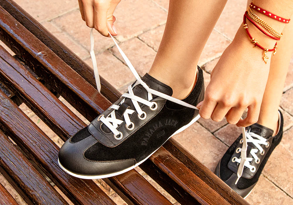 Combinar sneakers de mujer con estilo: Looks y consejos