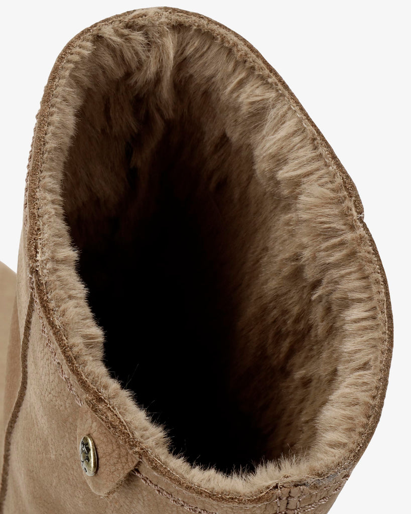 Bambina botas de piel con forro interior de pelo. taupe