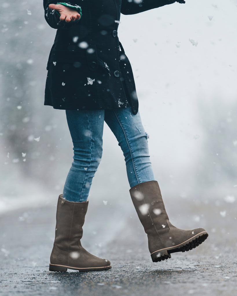 Bambina Igloo botas de piel con forro interior de pelo natural. gris