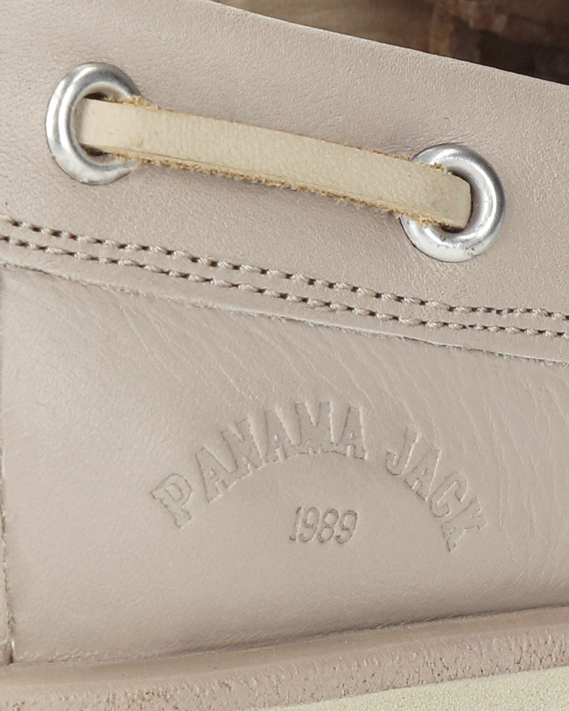 Boat náutico de piel con forro interior de piel. taupe