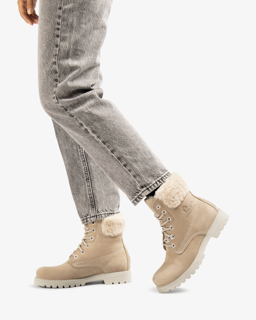 Felicia botas de piel con forro interior de pelo. crudo