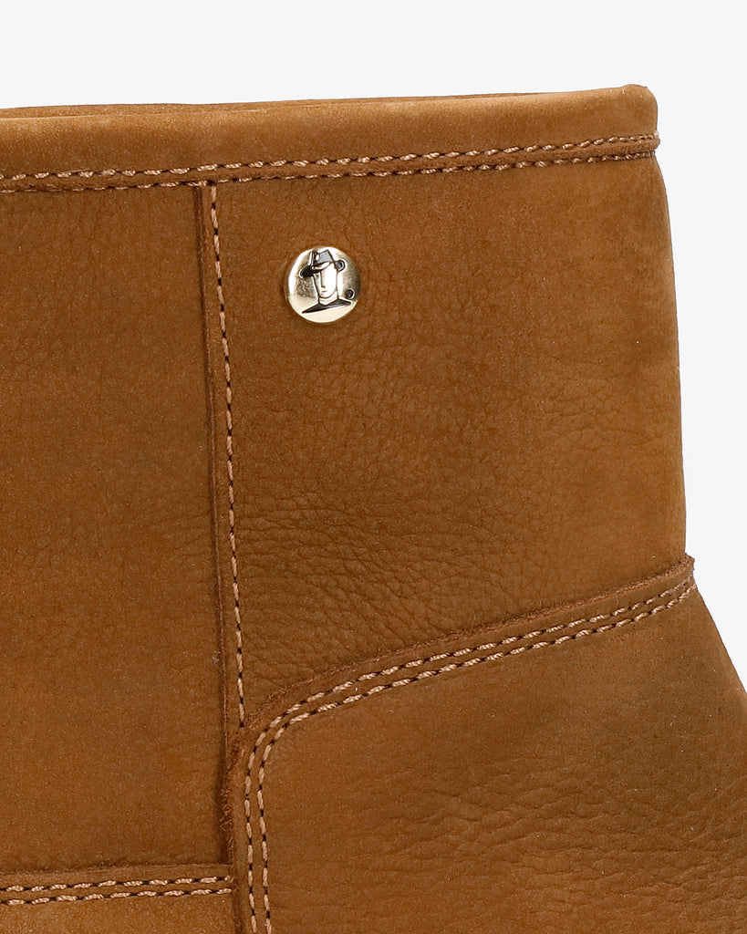 Laia botas de piel con forro interior de pelo. cuero