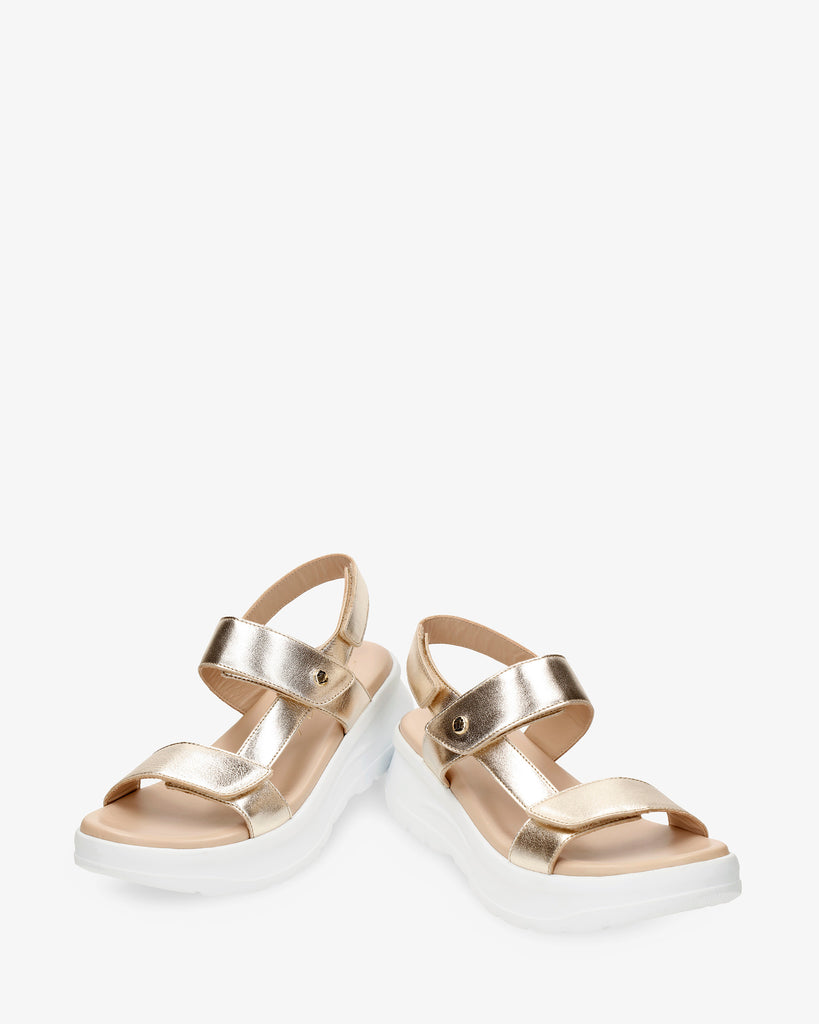 Noor Shine sandalias de piel con forro interior de piel. oro