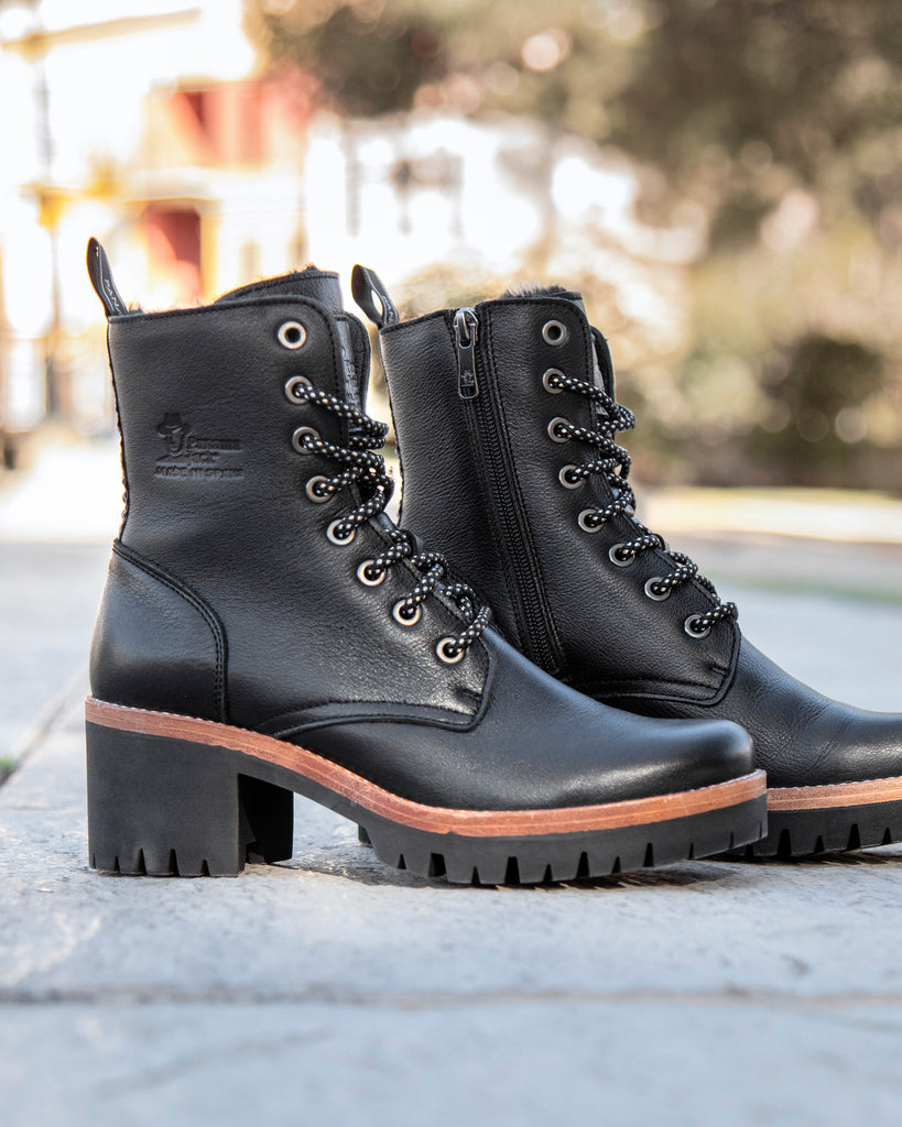 Padma botas de piel con forro interior de pelo. negro